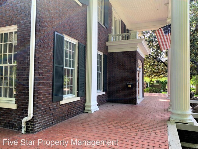 Building Photo - 4 br, 3.5 bath House - 450 E Main Street