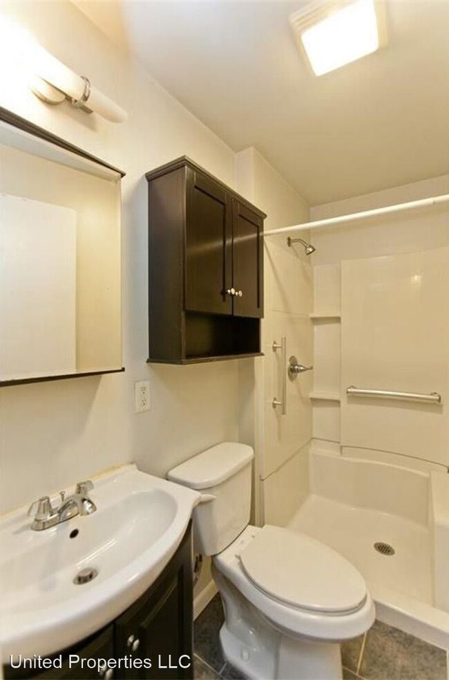 Building Photo - 2 br, 1 bath House - 1310 C. St SW