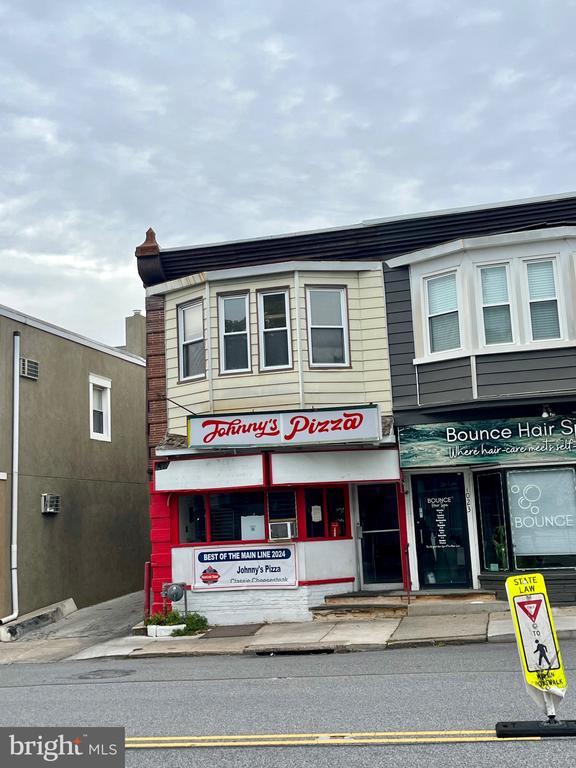 Building Photo - 1025 W Lancaster Ave