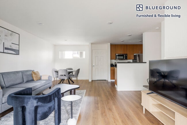 Building Photo - 600 Park View Dr