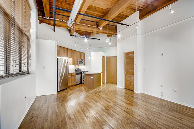 Building Photo - 1500 W Monroe St