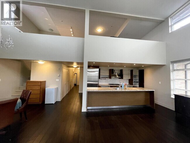 Photo du bâtiment - 5955 Iona Dr