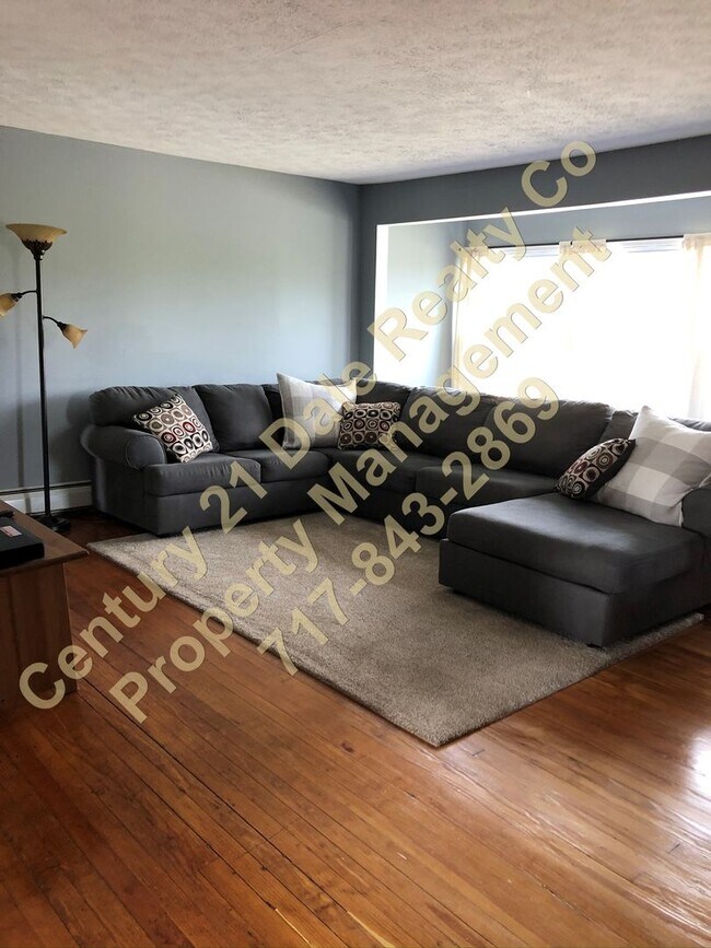 Foto del edificio - Three Bedroom Country Home in Red Lion Sch...