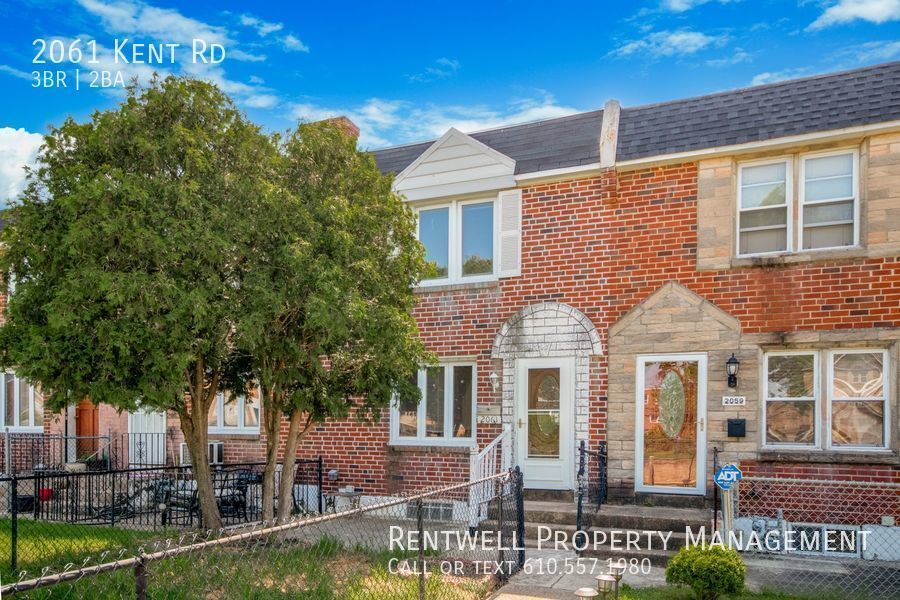 Primary Photo - 3BR 1.5 BA Townhome +Central Air+Parking+F...
