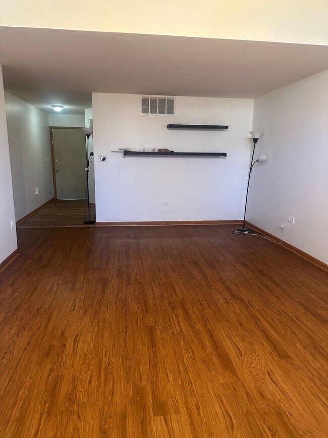 Foto del edificio - 1942 Heron Ave