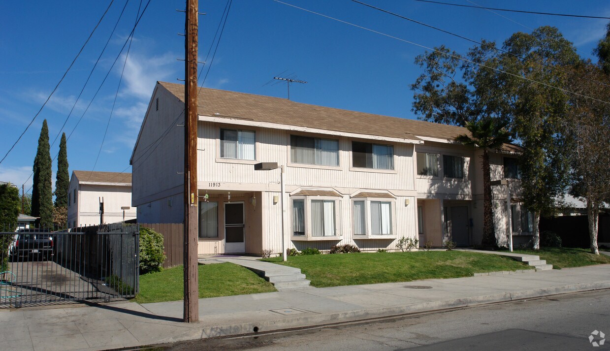 11913 Runnymede St, North Hollywood, CA 91605 Apartments in North