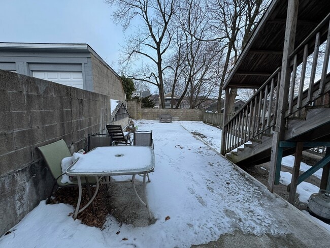 SHARED BACKYARD - 25 Minerva St