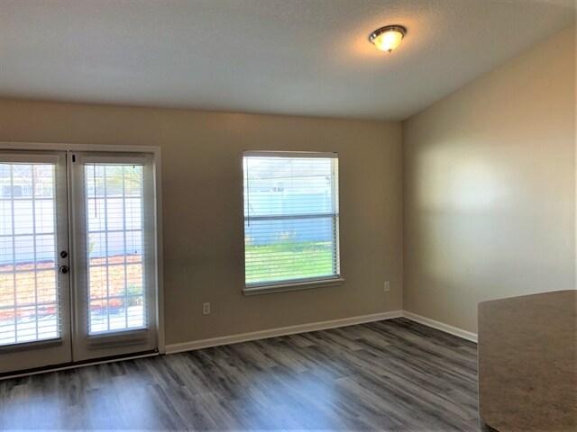 Building Photo - 3201 Ginny Lake Dr