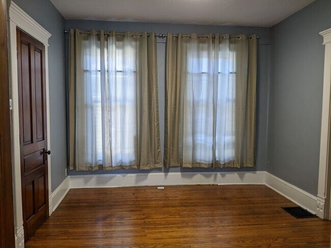 Foto del edificio - 2 Bedroom Apartment on Corner Lot