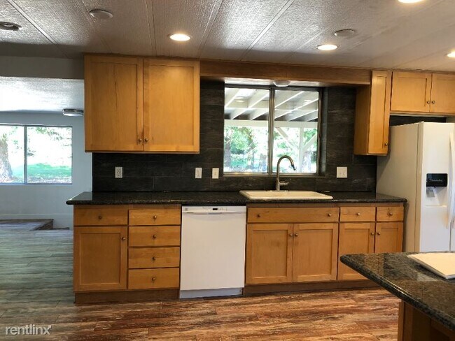 Building Photo - 16210 Royal Ln