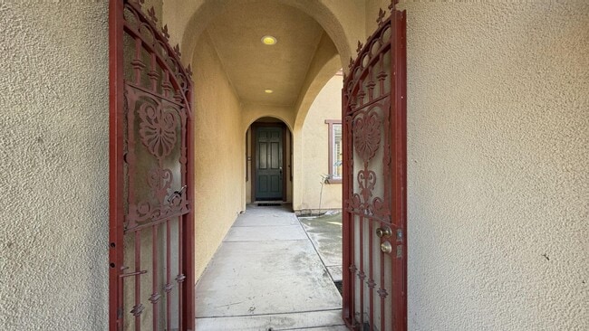 Building Photo - 13767 Star Ruby Ave