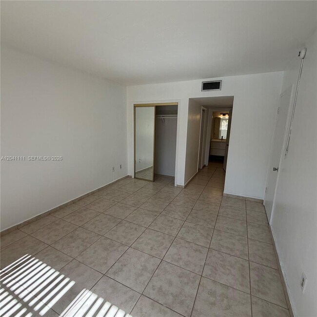 Foto del edificio - 7505 SW 82nd St