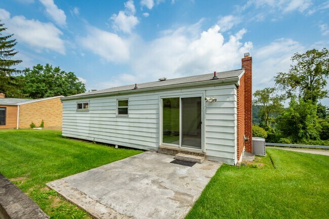 Foto del edificio - AVAILABLE OCT 1ST!! GORGEOUS 2 BEDROOM IN ...