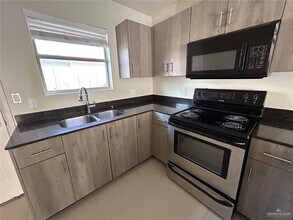 Building Photo - 16 Upas Dr