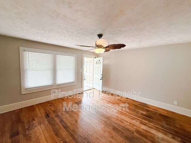 Foto del edificio - 316 Broadfoot Ave