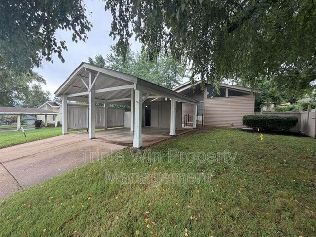 Building Photo - 2450 Jenkee Dr