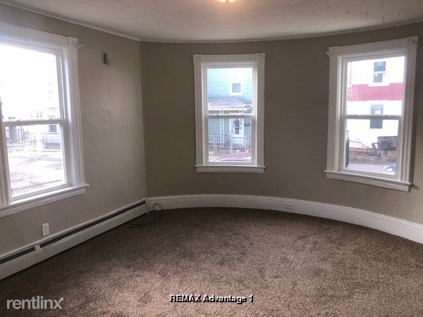 Building Photo - 3 br, 1 bath Apartment - 15 Lyon St