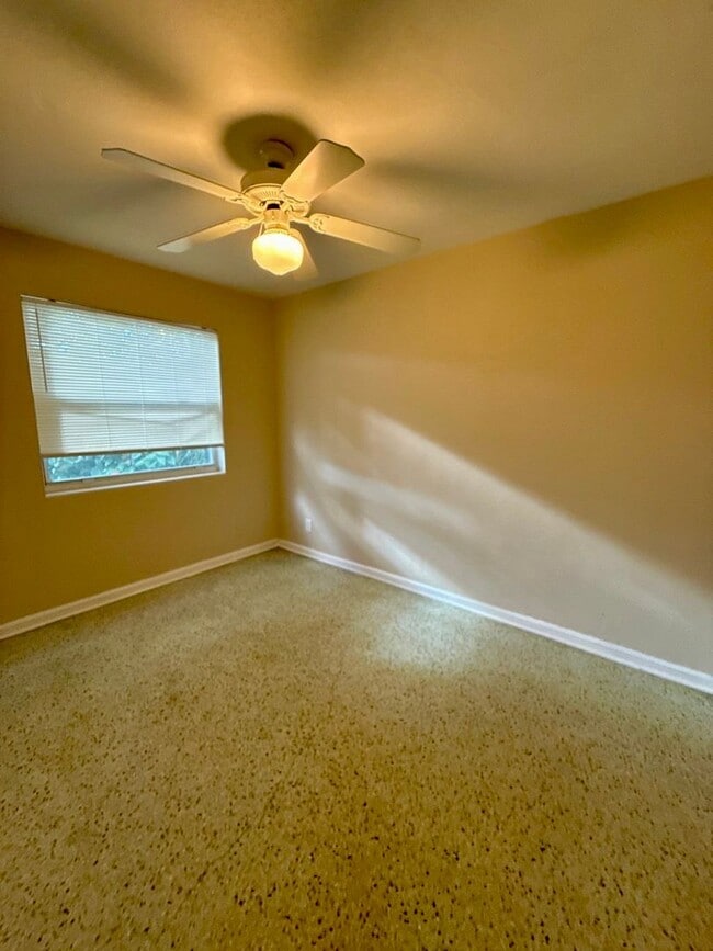 Building Photo - Nice 2 Bedroom on Quiet Street right off Atlantic