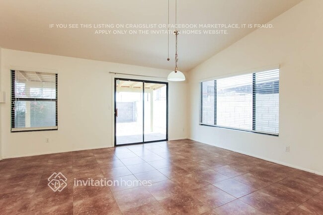 Building Photo - 3049 W Country Club Terrace