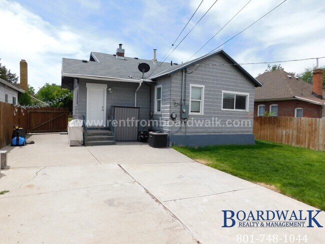 Foto del edificio - 657 Warnock Ave S