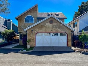 Building Photo - 716 La Homa Dr