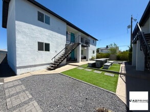 Building Photo - 719 N 12th Ave