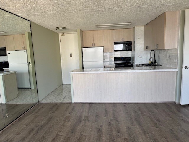 Foto del edificio - 411 Hobron Ln