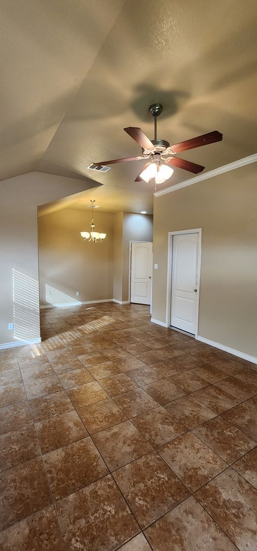 Building Photo - Beautiful 3 Bed, 2 Bath Duplex in Clear Creek Area - Viewable Now