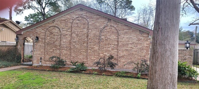 Foto del edificio - 12531 Hazelwood Ln