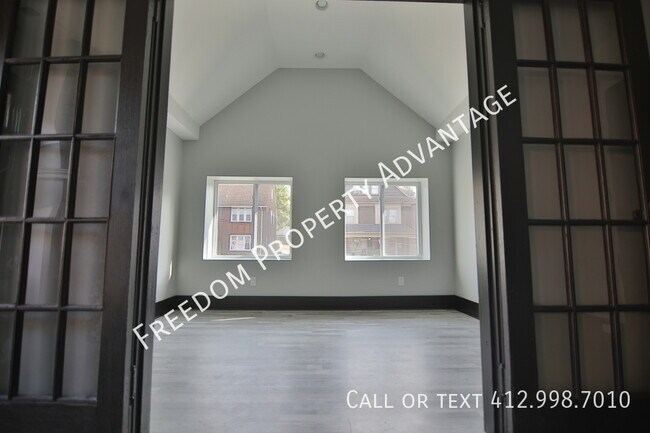 Building Photo - 431 E 10th Ave