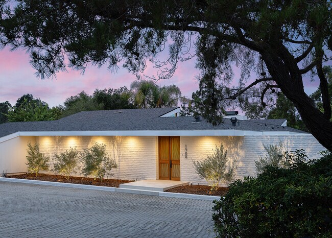 Foto del edificio - 1988 Inverness Ln