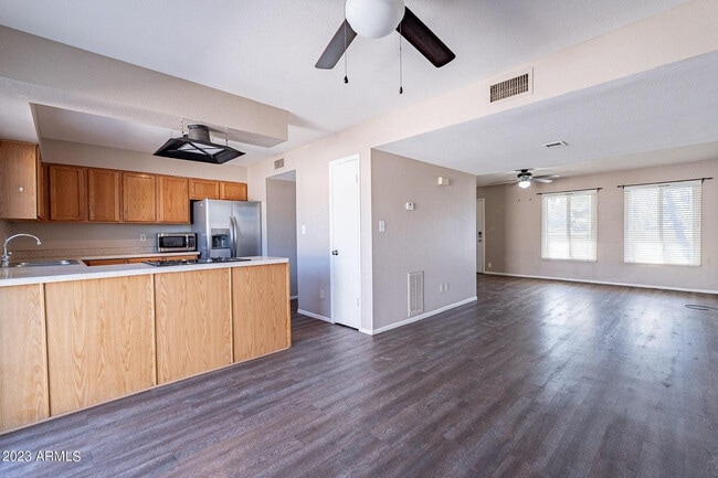 Foto del edificio - 6526 S McAllister Ave