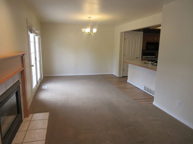 Foto del edificio - 3 Bedroom - 2.5 bath Twin Home -Pets consi...