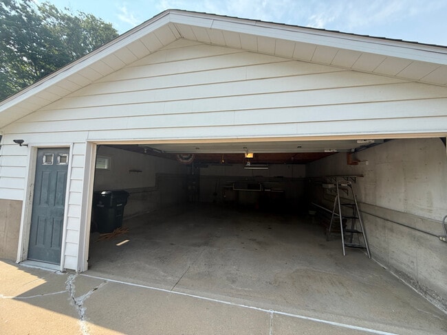 Building Photo - 3624 Bel Air Dr SE