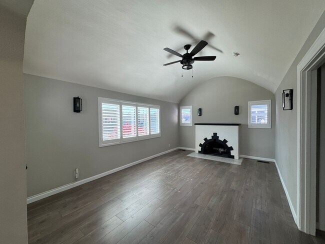 Foto del edificio - Freshly Renovated 2bd 2ba House