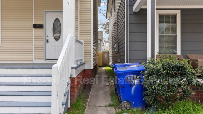 Building Photo - 417 W 30th St