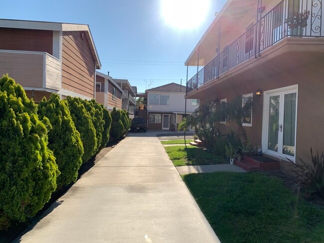 Building Photo - 1745 Orizaba Ave