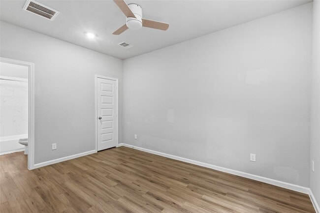 Building Photo - 8161 Tate St