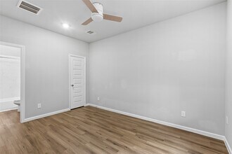 Building Photo - 8161 Tate St Building Photo - 8161 Tate St