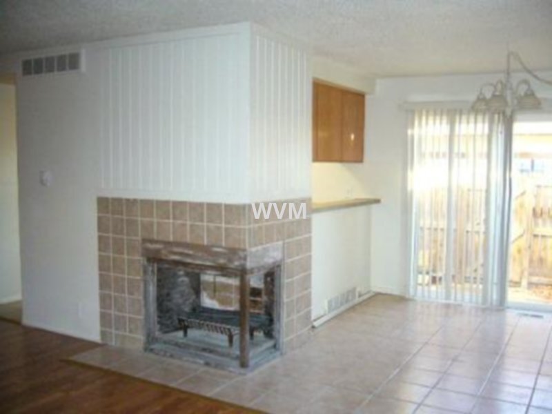 Building Photo - Round Tree townhouse Alameda/Moline