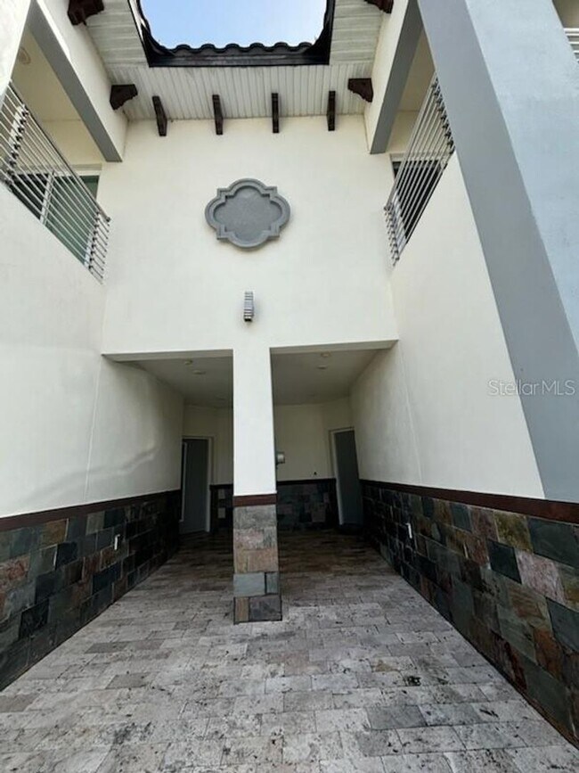 Foto del edificio - Providence Townhome For Rent