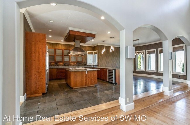 Building Photo - 4 br, 3.5 bath House - 3765 E Knollwood Dr