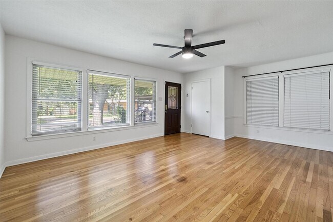 Building Photo - 1206 Larkwood Dr