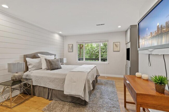 Building Photo - 30 Knollcrest Rd