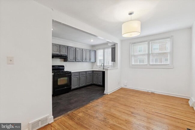 Foto del edificio - 8604 Bayard St