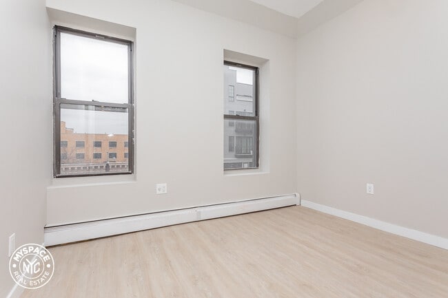 Building Photo - 879 Dekalb Ave