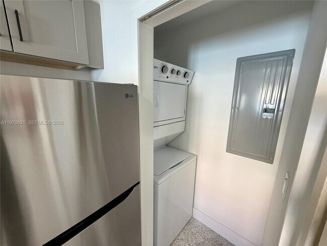 Foto del edificio - 180 NE 57th St