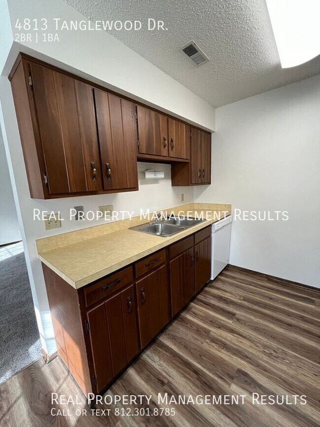 Foto del edificio - 4813 Tanglewood Dr