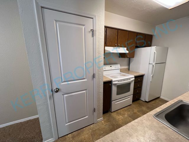 Foto del edificio - 2 Bd / 1 Bth - Ceiling Fan - Detached Gara...