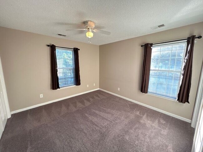 Foto del edificio - 112 Winterberry Ln